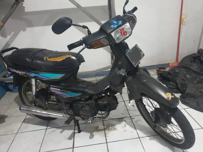 Honda Astrea Grand Hitam