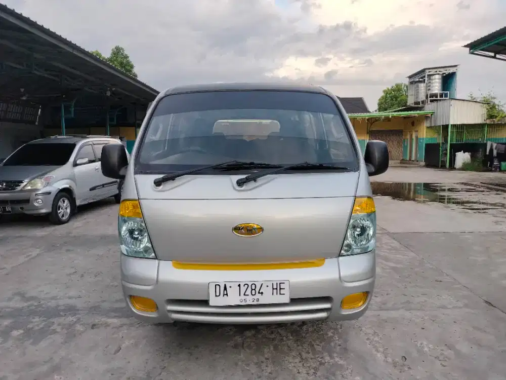 Bus Mini Kia Travello Tahun 2008 Akhir