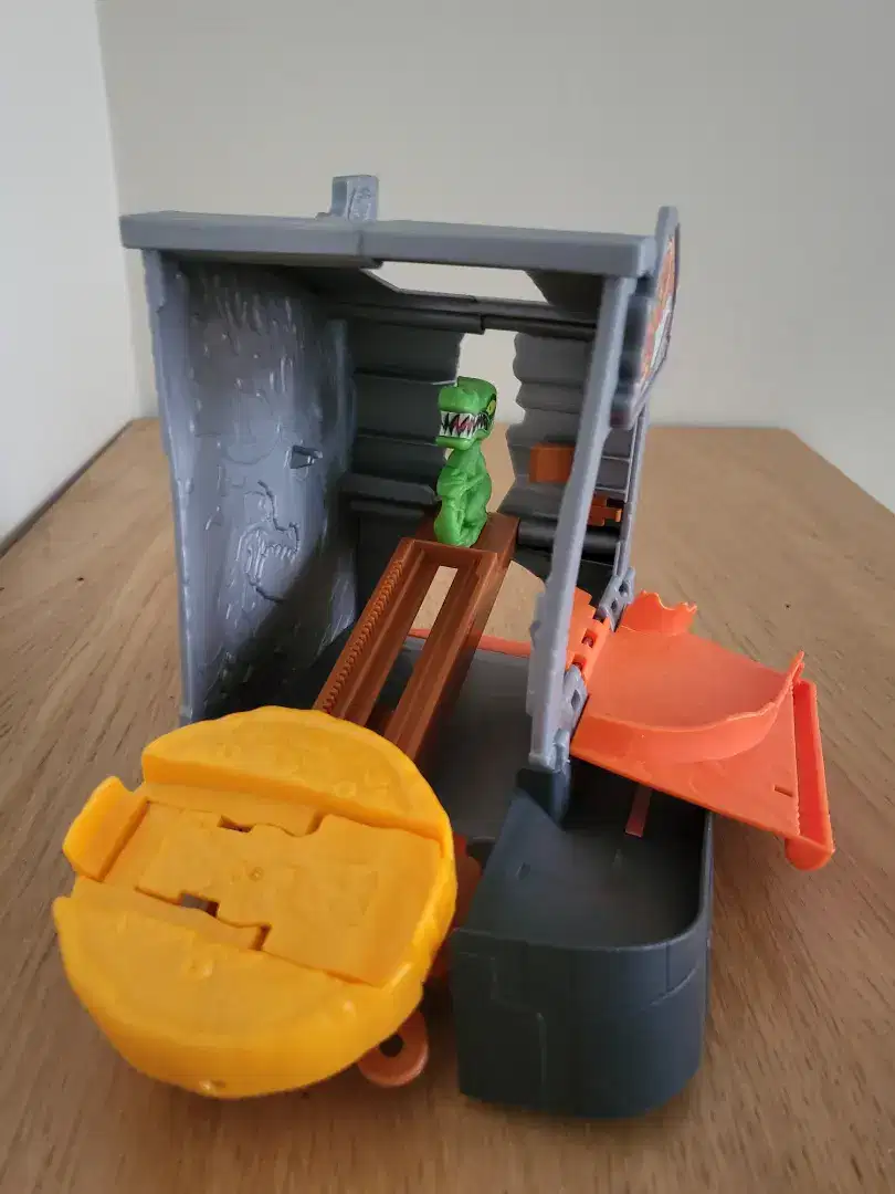 Hotwheels city pizza toss