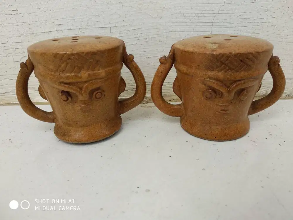 Wadah Salt and Pepper