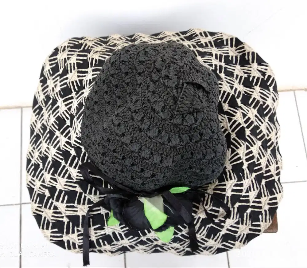 Topi Lebar Wanita Hitam