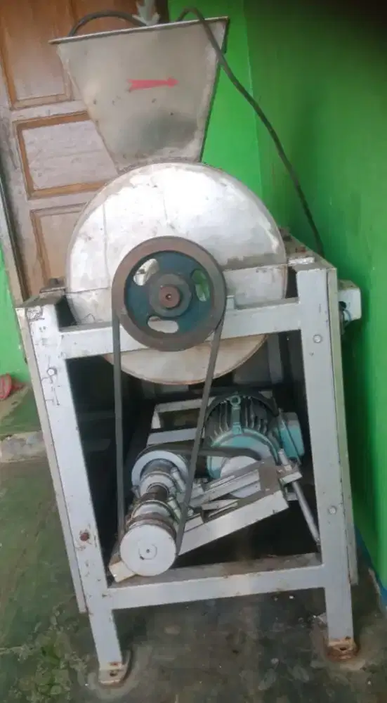 Mesin pengurai sabut,