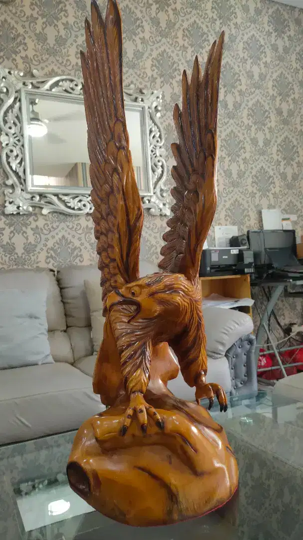 Pajangan burung garuda