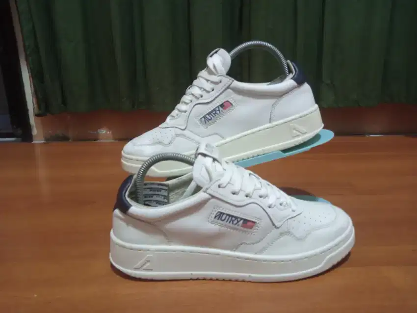 Autry Medalist white size 41