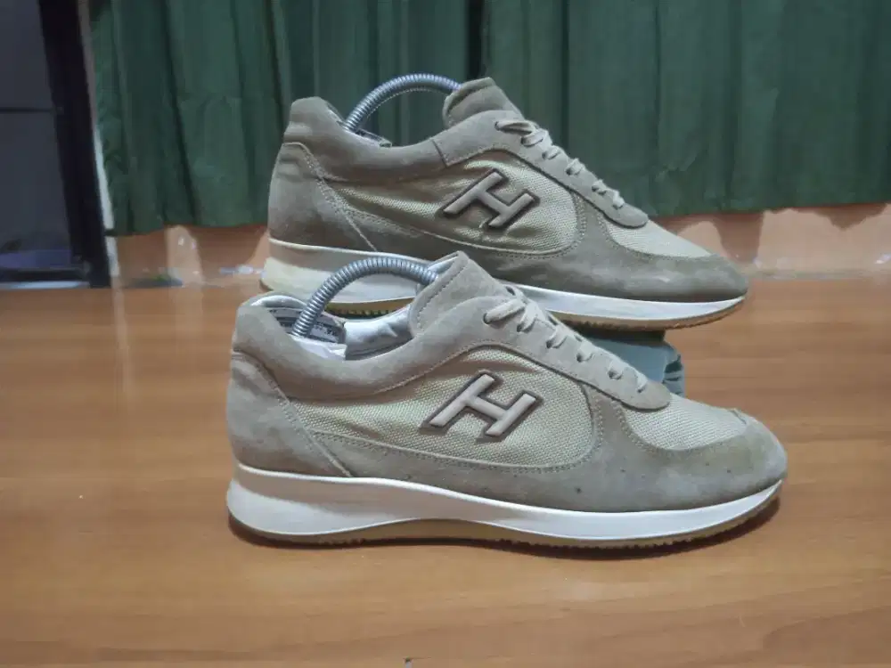 Hogan sport coklat size tunggal 9