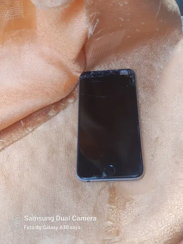 Iphone 6 layar seperti di foto, mati, icloud tidak tahu