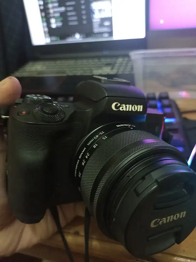 Canon M50 kit + youngnuo 50 mm + 1 battery tambahan+ Meika mounting