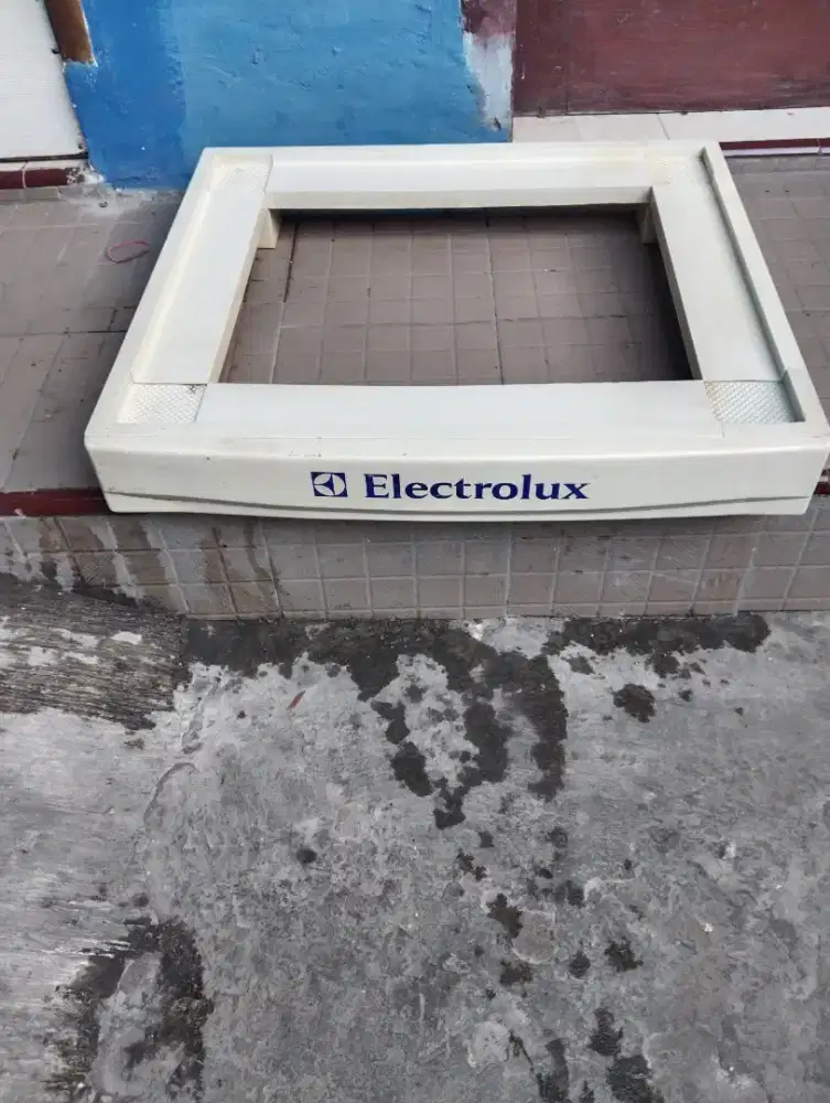 Tatakan elektrolux siap pakai