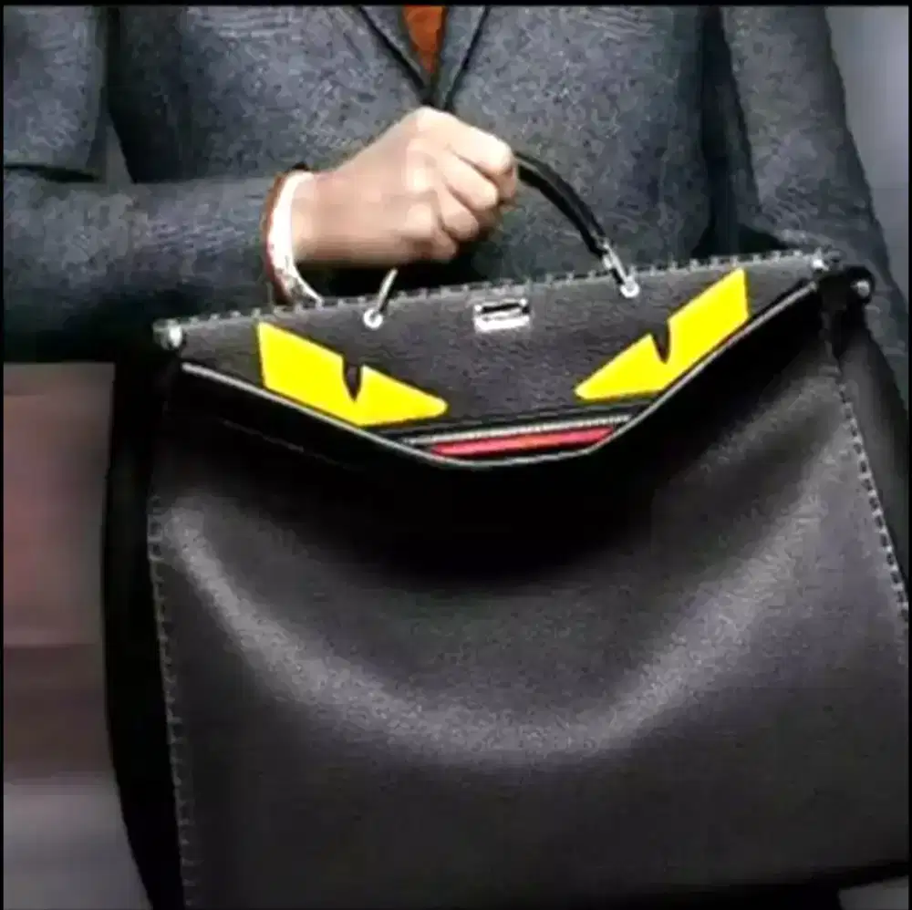 Tas kulit Fendi peekaboo