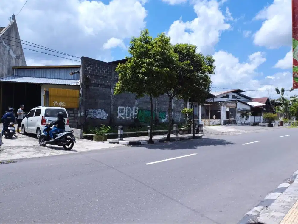 Tanah Bonus Bangunan Gudang Strategis di Umbulharjo