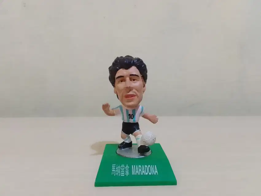 RARE figure bola diego maradona