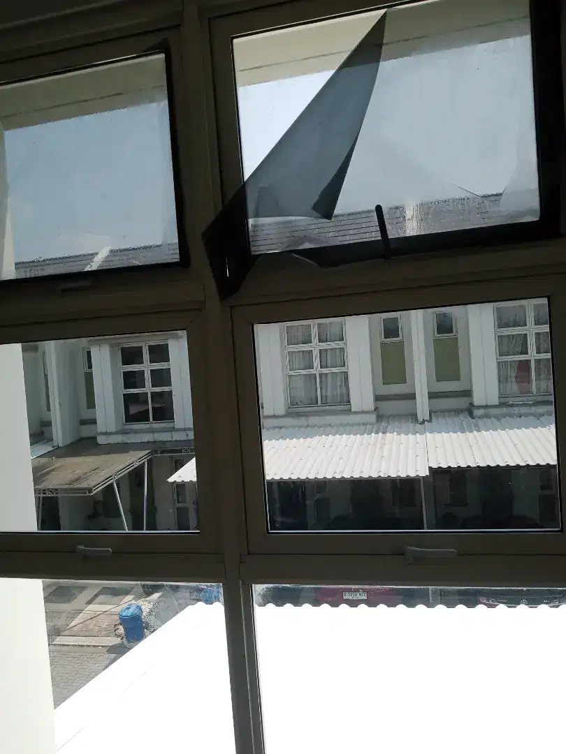 Jasa pemasangan kacafilm mobil dan gedung murah