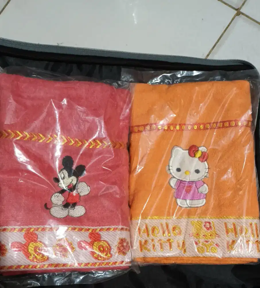 Handuk Mandi Bordir Dolphin Cove 50x100