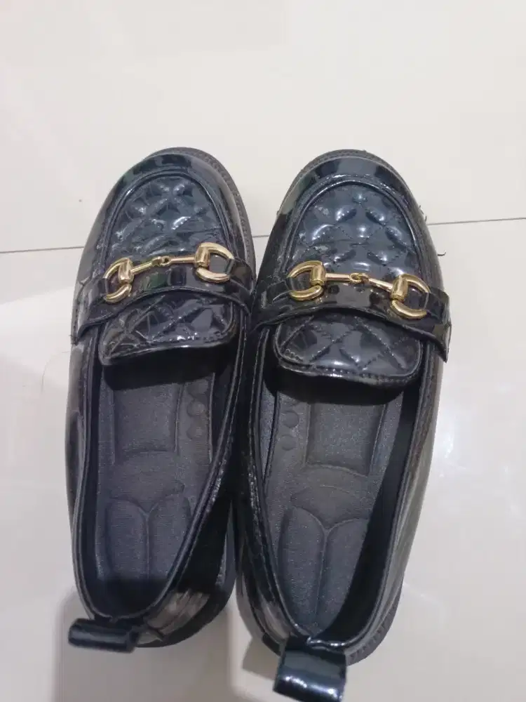 SEPATU DOCMART WANITA FORMAL