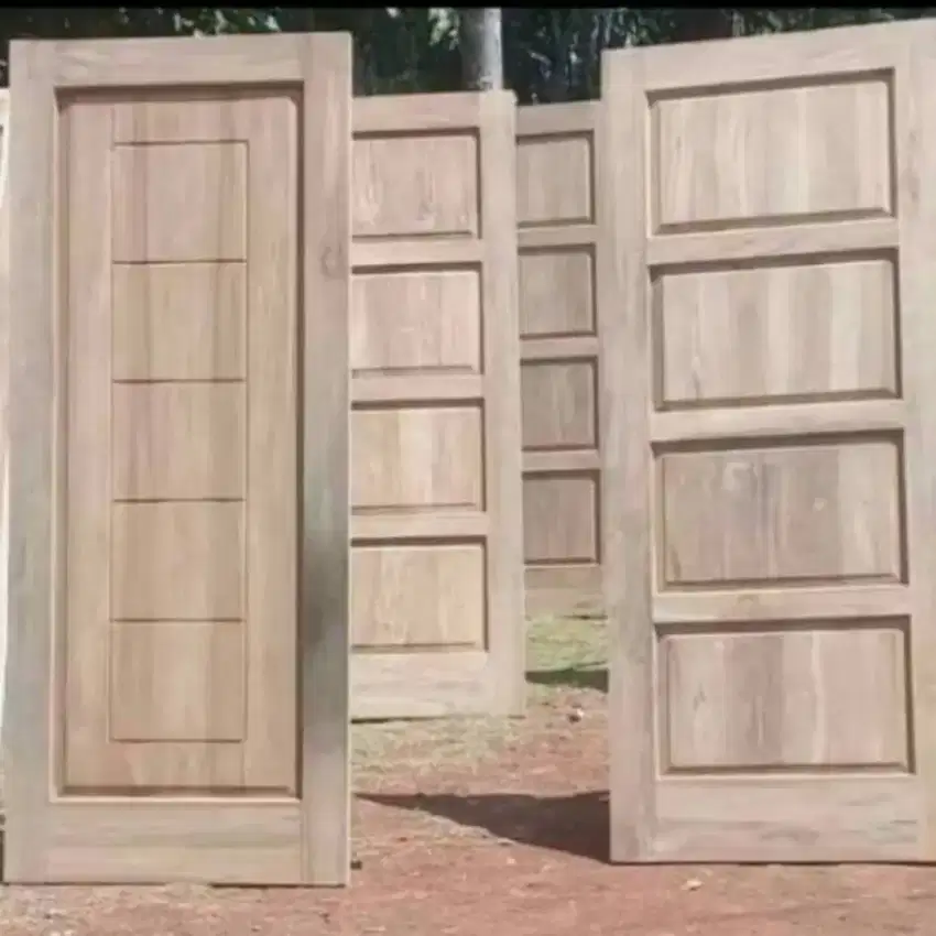 Pintu kayu minimalis