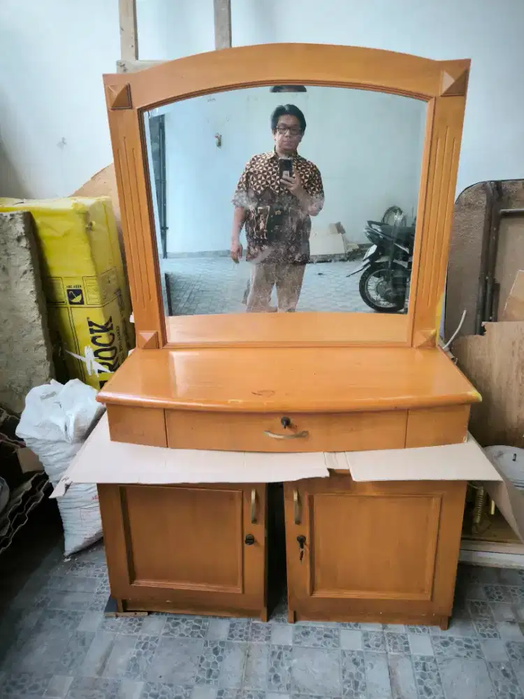 Meja rias + 2 nakas bahan kayu mahoni bagus