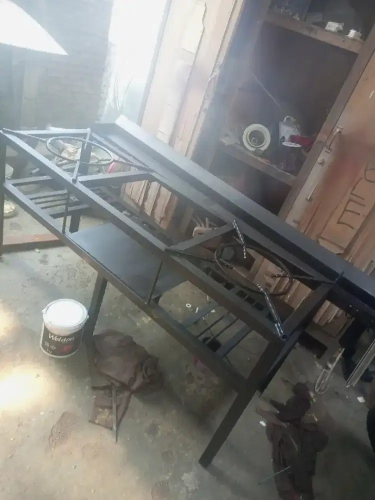 Dudukan kompor untuk resto dan rumah makan