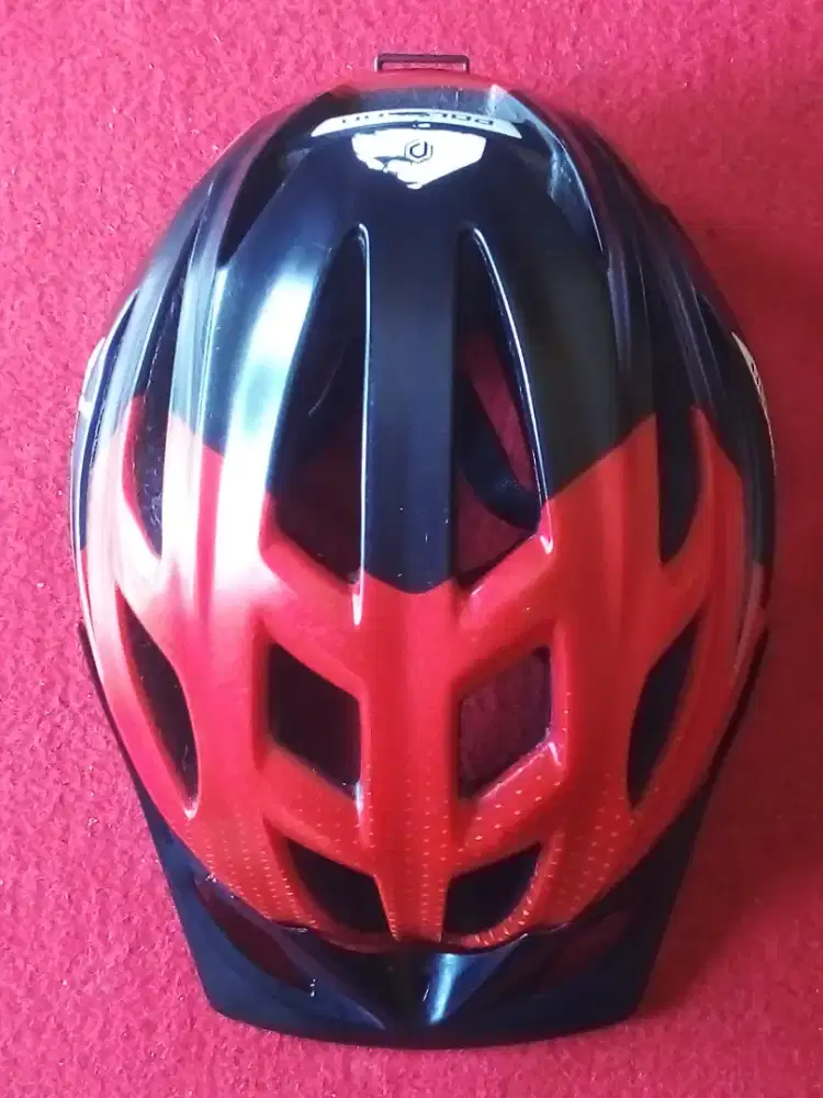 HELM HITAM AROMA MERAH POLYGON
