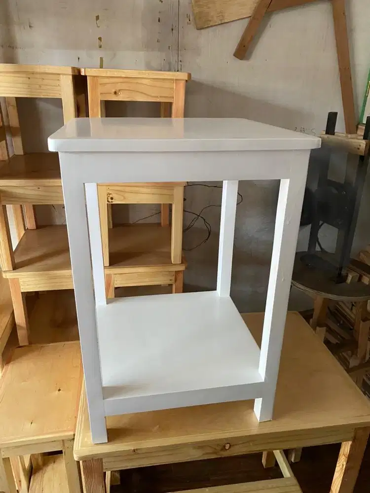 Meja aquarium cat putih