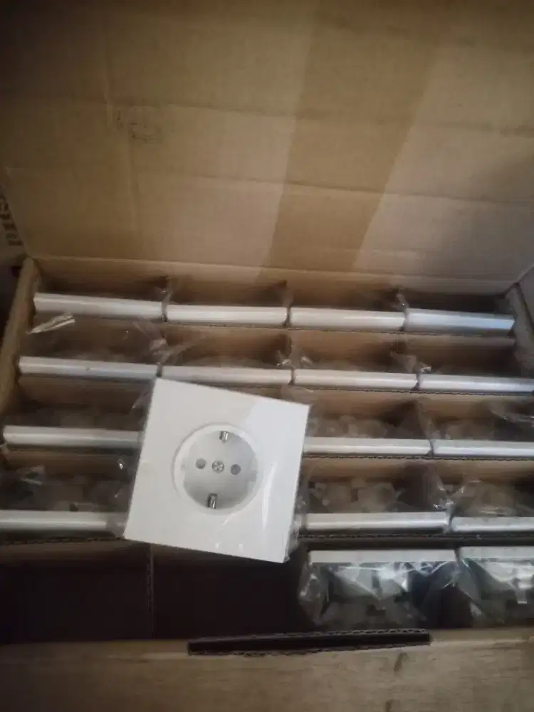 Stop kontak panasonic