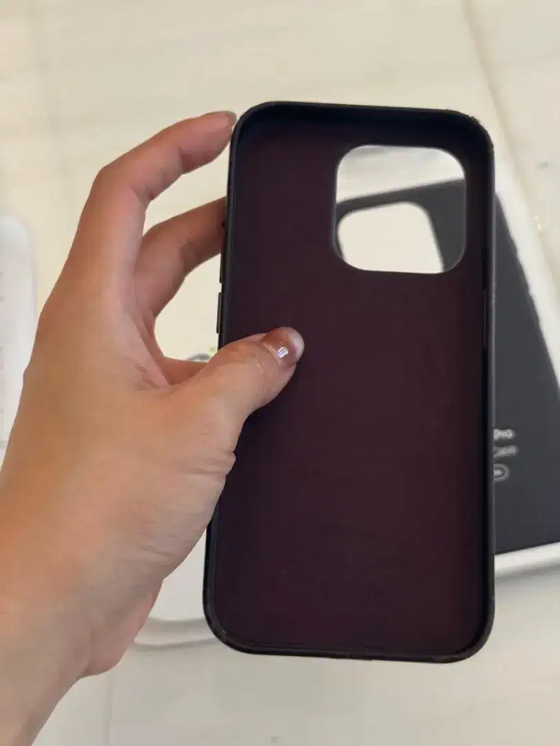 Iphone 15 Pro Fine Woven Maroon Case
