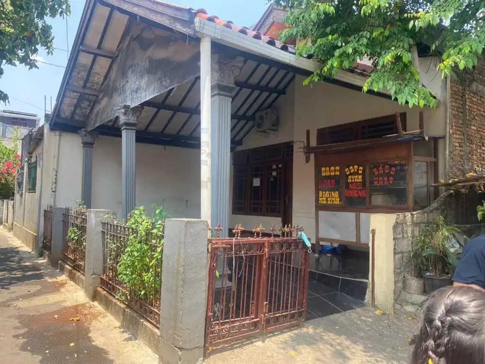 Rumah murah di lebak bulus hitung tanah saja ,, bangunan masih bagus