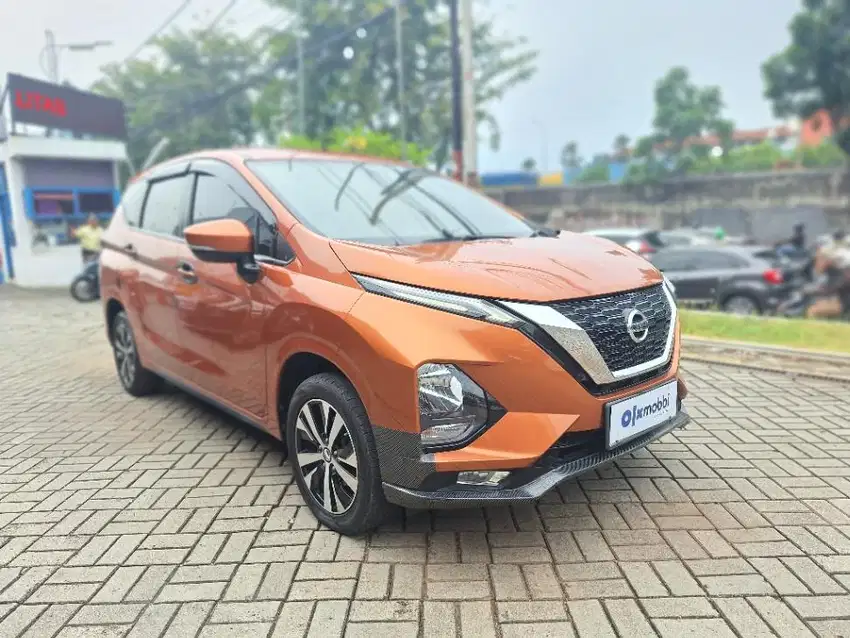 Nissan Livina 1.5 VE Bensin-AT 2019 Orange