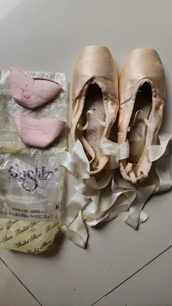 Sepatu Ballet Pointe Shoes merek GRISHKO