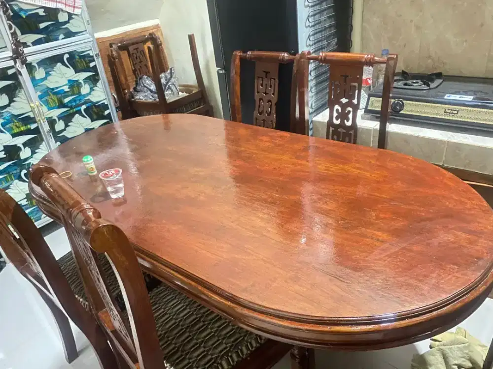 Dicari meja makan bekas anda