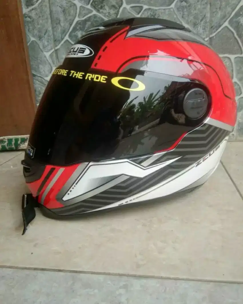 helm zeus  z811