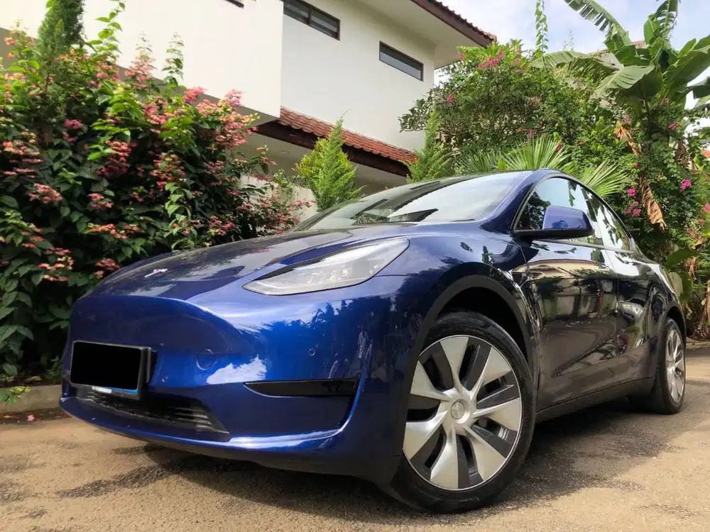 TESLA MODEL Y STANDARD RANGE 2022 BLUE ON BLACK