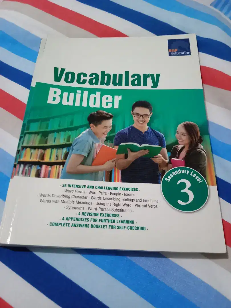 Buku Vocabulary builders
