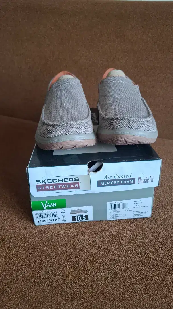Skechers Cowok Ori Warna Krem
