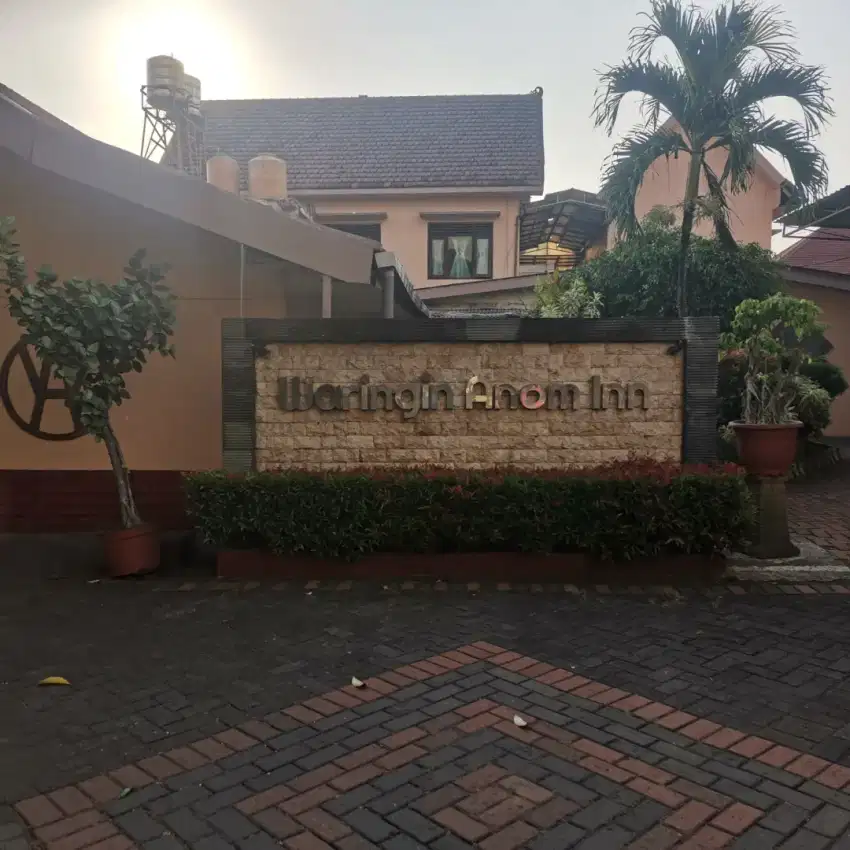 Dijual hotel dan villa