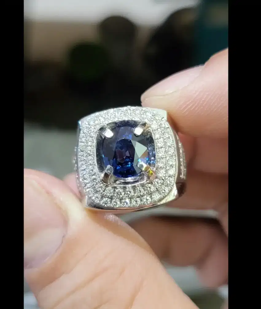 Blue sapphire/blue safir (corundum) 2,71crt