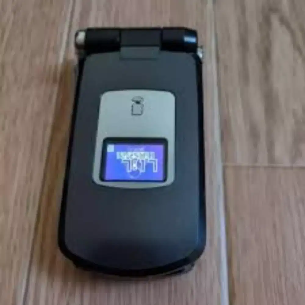 Handphone flip final fantasy