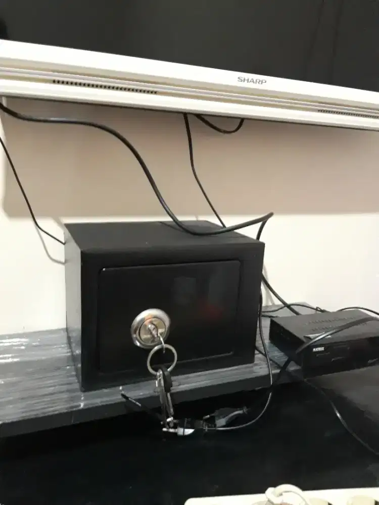 brankas besi minimalis