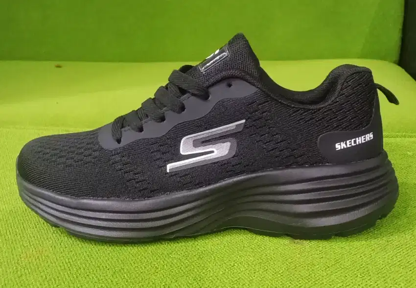 SEPATU RUNNING SKECHERS FULL BLACK