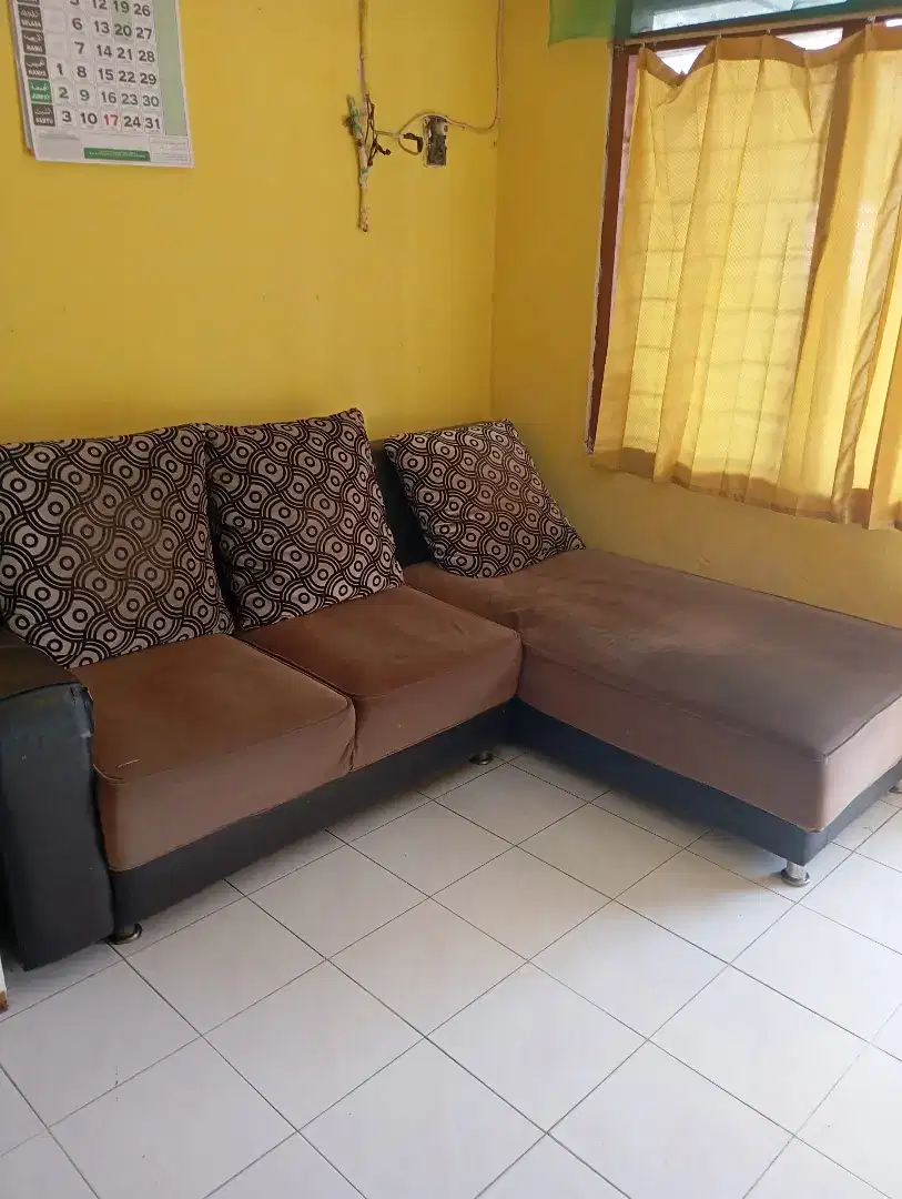 Sofa tamu komplit meja