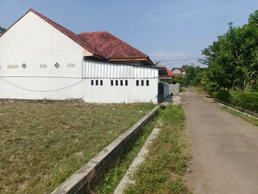 Tanah pekarangan dekat pengadilan negeri metro barat