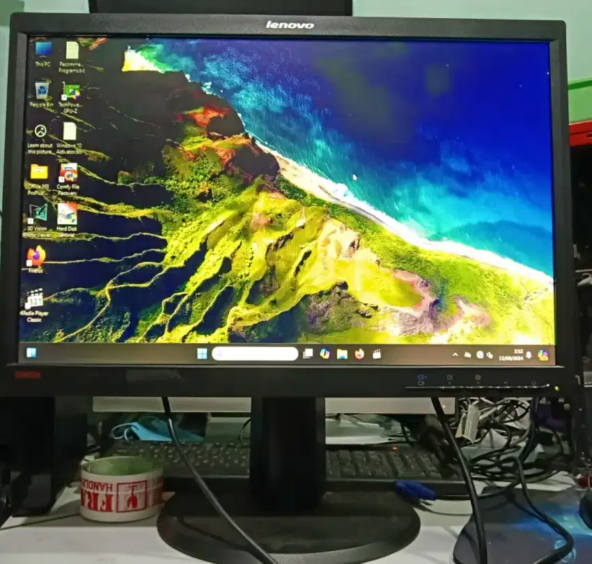 Monitor LENOVO 22inci