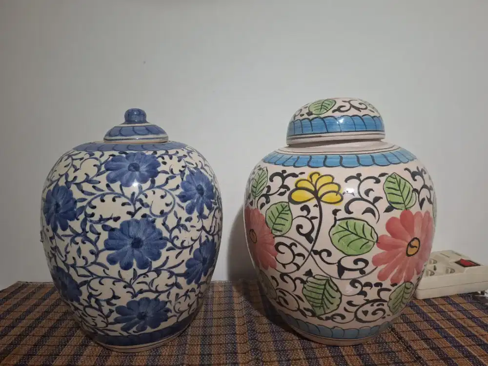 Jual keramik antik sepasang ukuran sedang