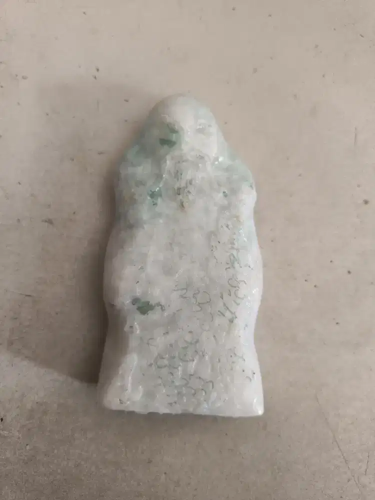 Batu Giok bentuk orang tua