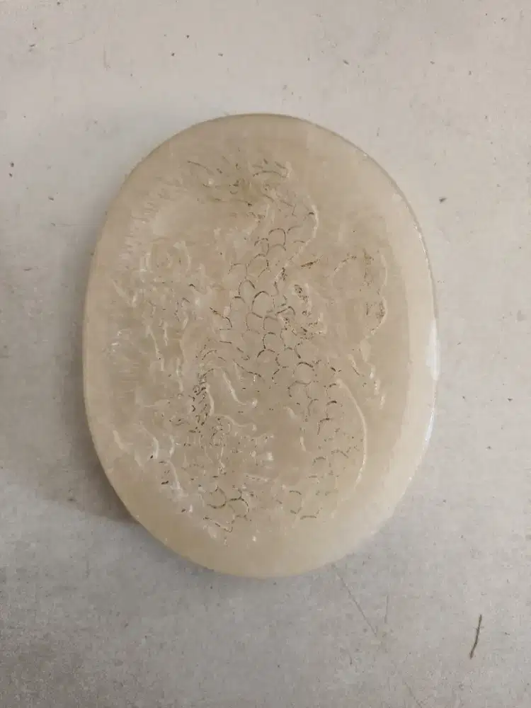 Giok bentuk piring kecil