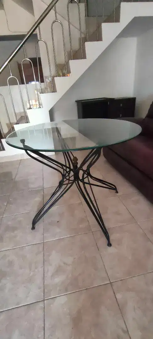Meja Makan bulat kaca