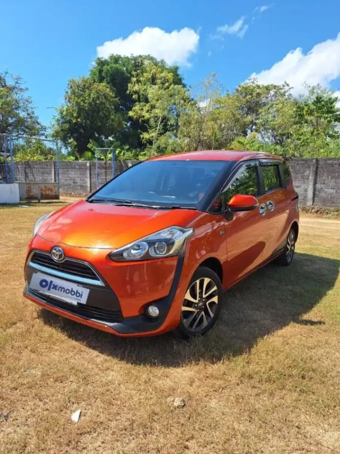 DP Rendah - Toyota Sienta 1.5 V Bensin AT 2017 Orange