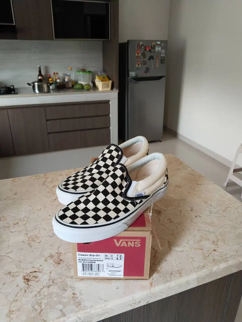 sepatu baru harga bekas