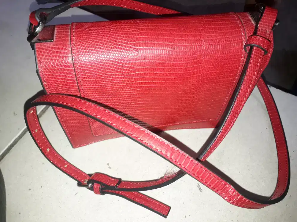 tas wanita mrek pull&bear masih mulus.
bisa nego !!