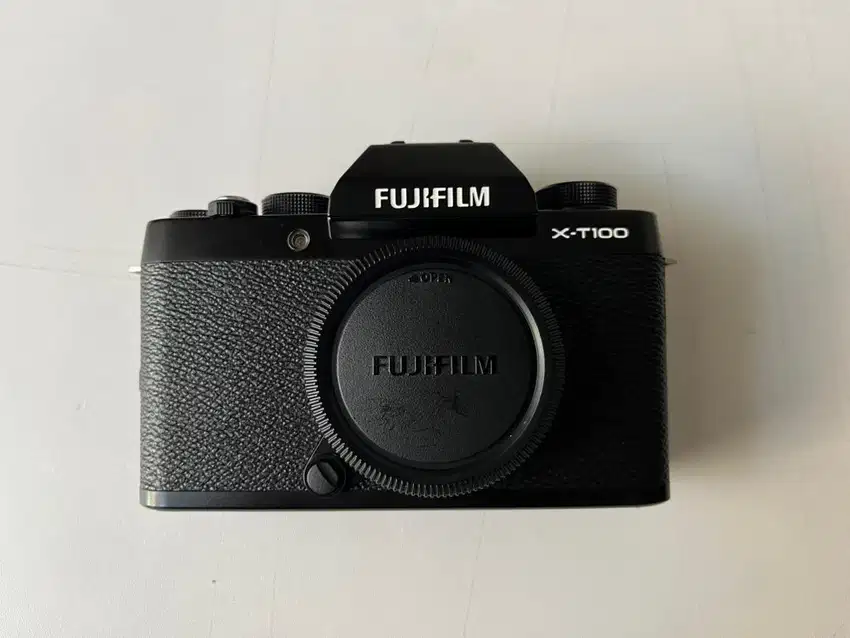 Fujifilm XT100 + 2 kit lens