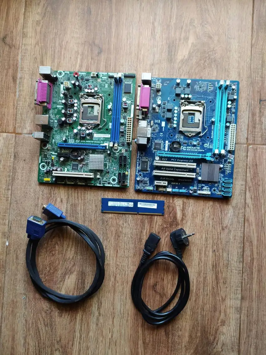 Dijual Motherboard Gigabyte & Intel H61,Kabel dan Ram